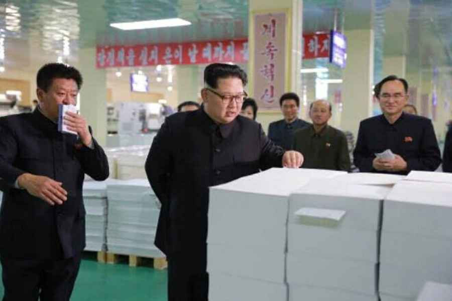 金正恩視察“蒲公英作業(yè)本工廠”，贊譽產(chǎn)品設(shè)計與網(wǎng)頁布局彰顯匠心精神